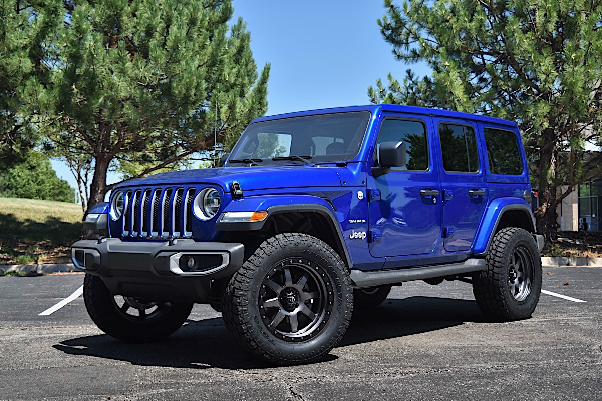 Jeep Wrangler with Fuel 1-Piece Wheels Trophy - D552